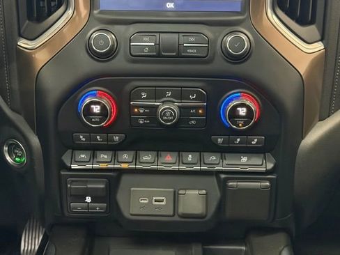 Used 2021 Chevrolet Silverado 1500 High Country w/ Technology Package image 15