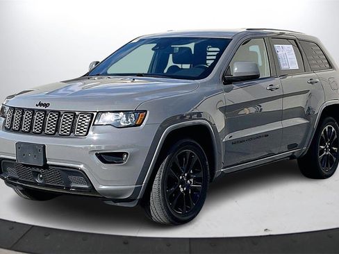 Certified 2022 Jeep Grand Cherokee Laredo X image 4