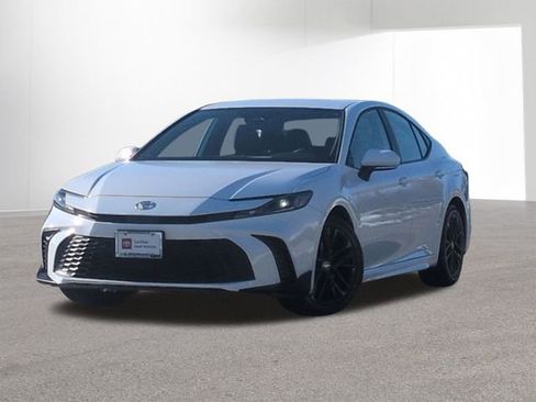 Certified 2026 Toyota Camry SE image 1