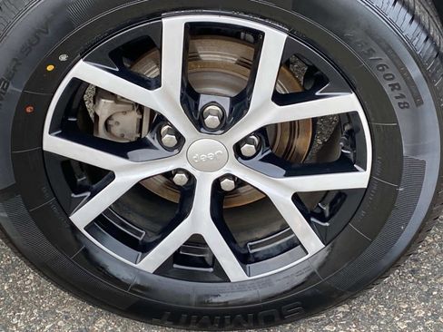 Certified 2024 Jeep Grand Cherokee Limited image 24