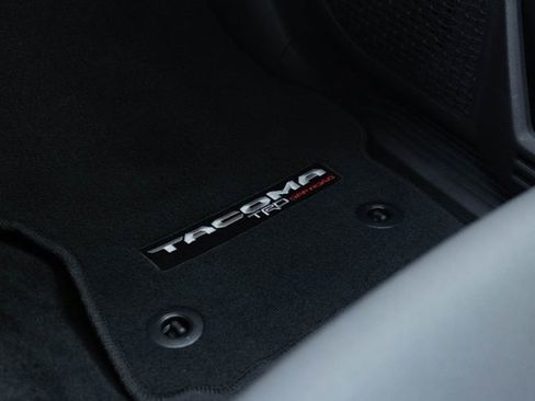 Used 2024 Toyota Tacoma TRD Off-Road image 29