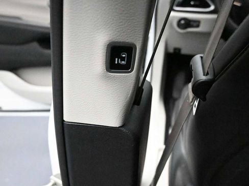 Used 2023 Chrysler Pacifica Touring-L FWD image 26