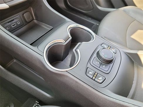 Used 2023 GMC Terrain SLT image 24