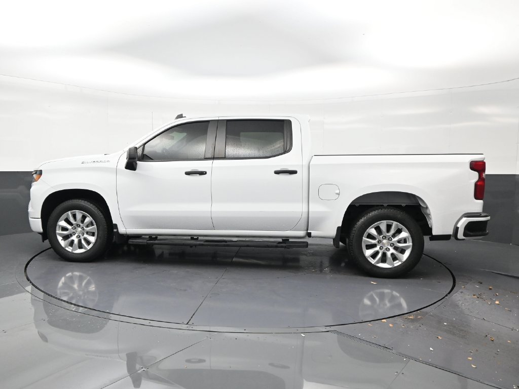 Used 2024 Chevrolet Silverado 1500 Custom RWD image 2