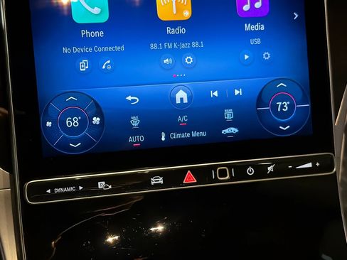 Used 2025 Mercedes-Benz GLC 300 image 19
