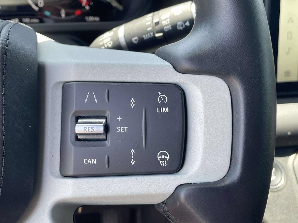 Used 2024 Land Rover Defender 110 X-Dynamic SE AWD/4WD image 29