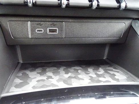 Used 2024 Chevrolet Colorado LT w/ LT Convenience Package image 10