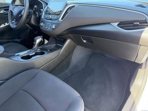 Used 2021 Chevrolet Malibu LS image 16