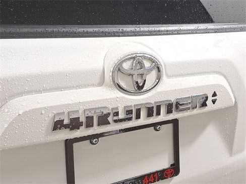 Used 2021 Toyota 4Runner SR5 Premium image 9