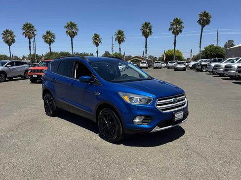 Used 2018 Ford Escape SE w/ SE Sync 3 Package AWD/4WD image 2