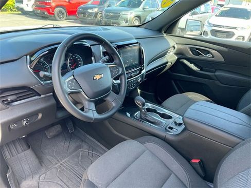Used 2023 Chevrolet Traverse LT w/ Rear Camera Mirror Package image 10