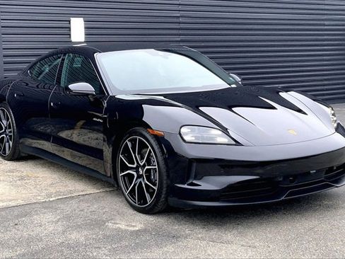 Used 2025 Porsche Taycan image 12