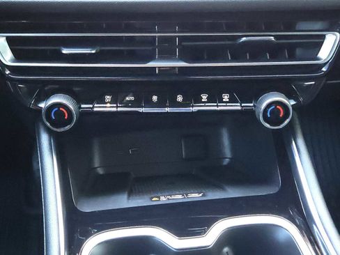 Certified 2025 Chevrolet Traverse Z71 w/ Enhanced Driving Package image 19