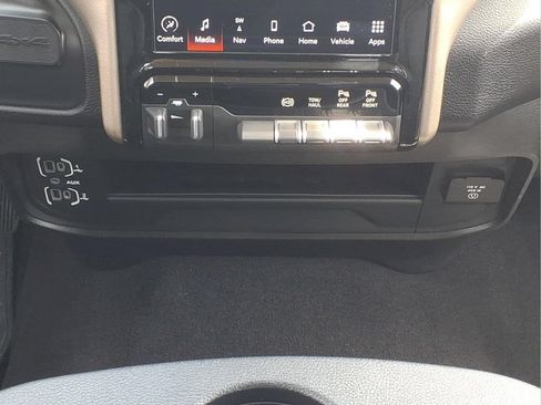 Used 2024 RAM 2500 Laramie w/ Safety Group AWD/4WD image 19