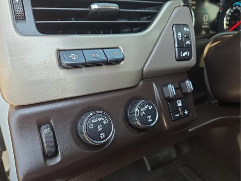Used 2017 GMC Yukon Denali AWD/4WD image 11