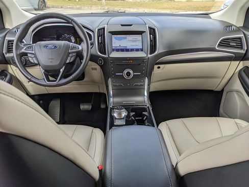 Used 2019 Ford Edge Titanium image 18