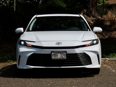 Used 2025 Toyota Camry LE FWD image 1