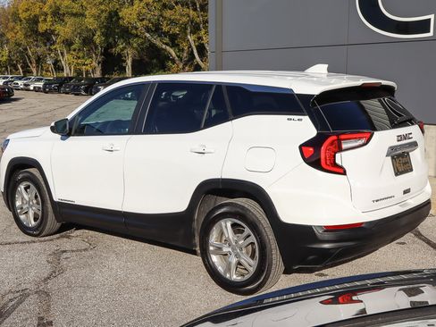 Used 2024 GMC Terrain SLE image 6