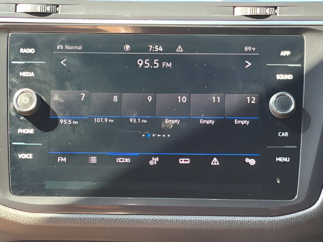 Used 2023 Volkswagen Tiguan SE AWD/4WD image 24
