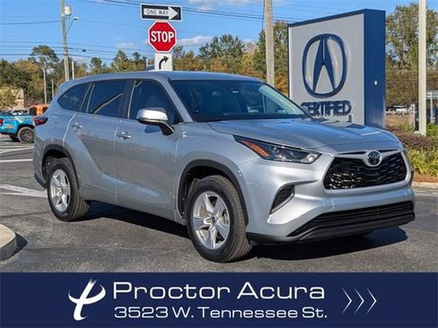 Used 2023 Toyota Highlander LE image 1