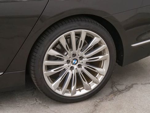 Used 2017 BMW 750i RWD image 6