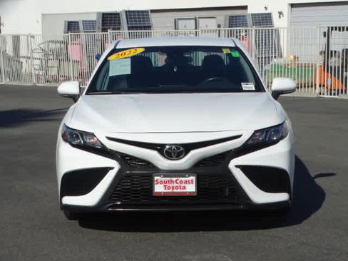 Certified 2022 Toyota Camry SE image 3