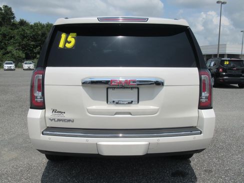 Used 2015 GMC Yukon Denali w/ Premium Package AWD/4WD image 6