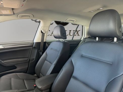 Used 2019 Volkswagen e-Golf SEL Premium FWD image 9