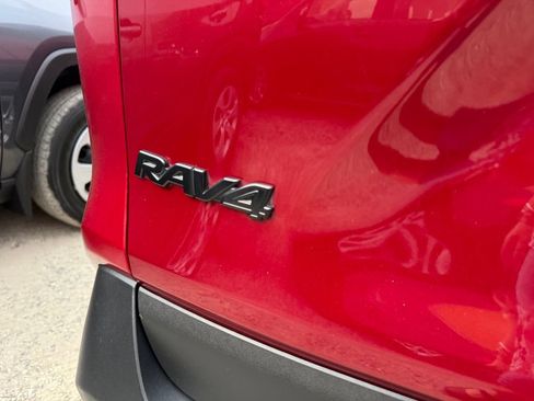 Certified 2021 Toyota RAV4 XLE AWD/4WD image 7