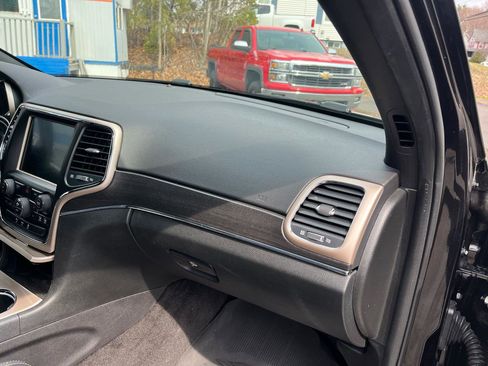 Used 2015 Jeep Grand Cherokee Limited image 16