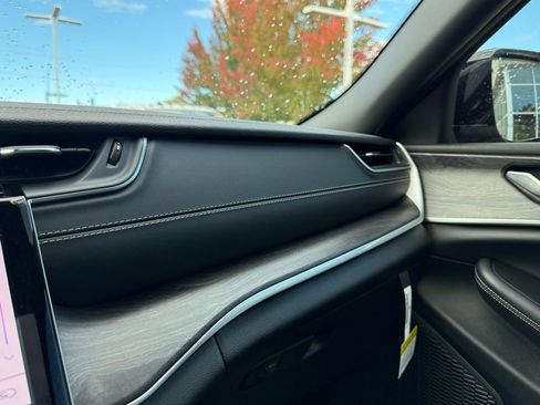 New 2025 Jeep Grand Cherokee L Limited w/ Luxury Tech Group II image 21