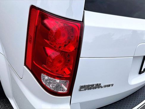 Used 2019 Dodge Grand Caravan SXT image 20