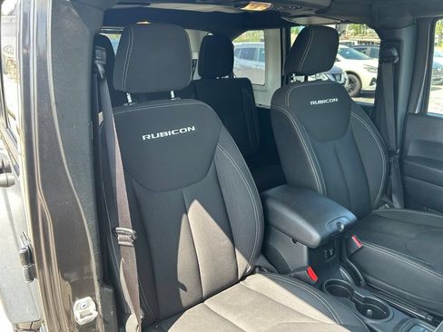 Used 2018 Jeep Wrangler Unlimited Rubicon w/ Cold Weather Group AWD/4WD image 13