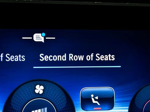 Used 2025 Mercedes-Benz GLS 450 GLS 450 image 35