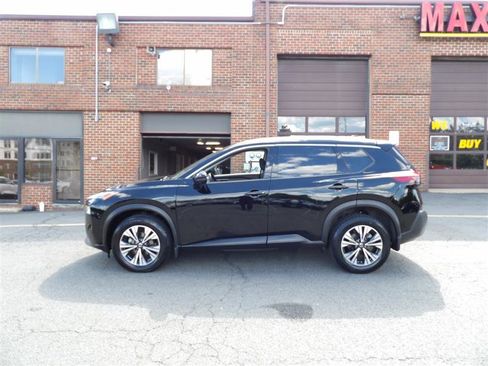 Used 2021 Nissan Rogue SV w/ Premium Package image 4
