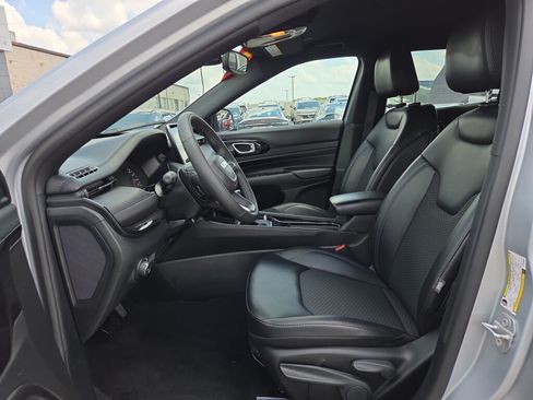 Used 2026 Jeep Compass Latitude AWD/4WD image 10