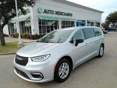 Used 2024 Chrysler Pacifica Touring-L