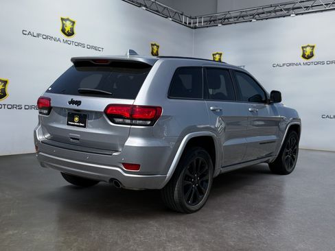Used 2020 Jeep Grand Cherokee Altitude RWD image 5