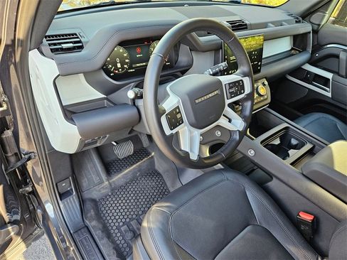 Used 2024 Land Rover Defender 110 SE image 9