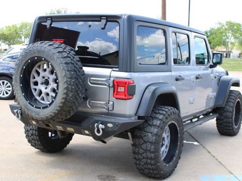 Used 2018 Jeep Wrangler Unlimited Sport S AWD/4WD image 3