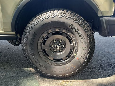 New 2025 Ford Bronco Badlands image 10