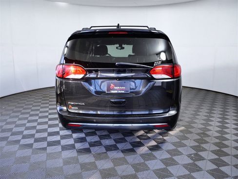 Used 2017 Chrysler Pacifica Touring-L w/ Tire & Wheel Group image 7