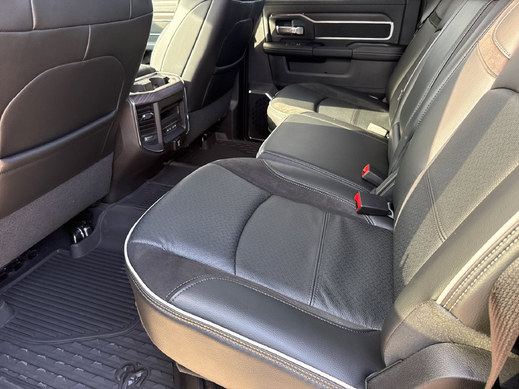 New 2027 RAM 3500 Laramie AWD/4WD image 17