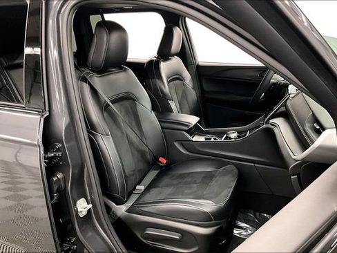 Used 2024 Jeep Grand Cherokee Altitude AWD/4WD image 8