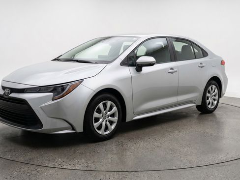 Used 2025 Toyota Corolla LE FWD image 3