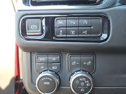 New 2026 GMC Yukon XL Elevation AWD/4WD image 12