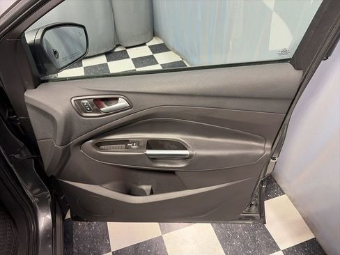 Used 2017 Ford Escape Titanium w/ Equipment Group 301A AWD/4WD image 18