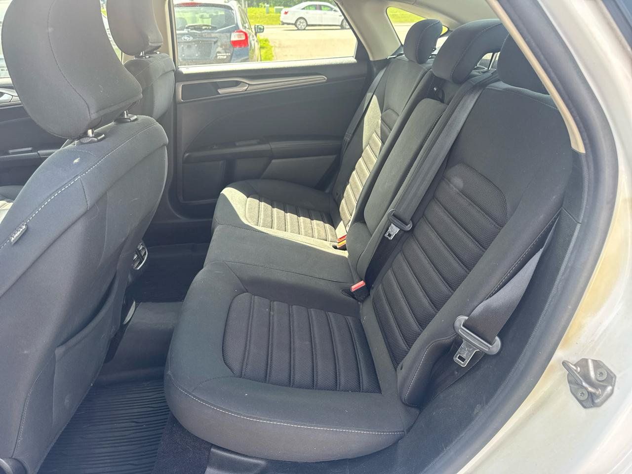 Used 2019 Ford Fusion SE FWD image 11