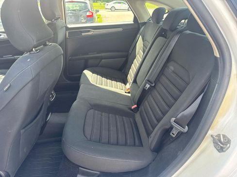 Used 2019 Ford Fusion SE FWD image 11