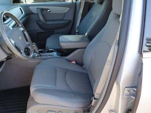 Used 2017 Chevrolet Traverse LT AWD/4WD image 16